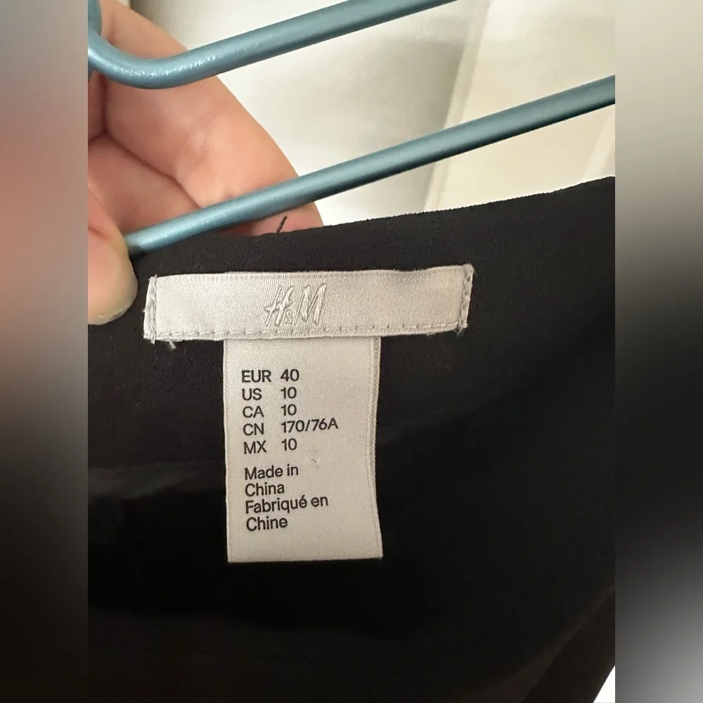 H&M Skirt Size 10 – Gently Worn – Retail $45 - Picture 3 of 3